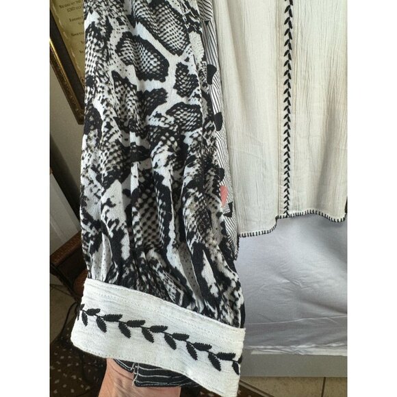 John Mark Geometric Embroidered Black White Lace Boho Blouse Flounce Sleeve M - Picture 7 of 11